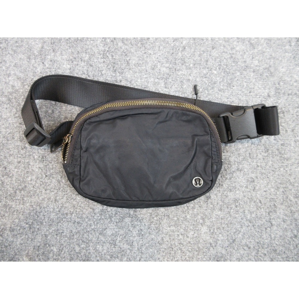 Lululemon Bag Womens Black Logo Belt Fanny Pack Zipper‎ Athletic Casual Pocket